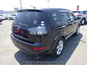 rear of a mitsubishi outlander